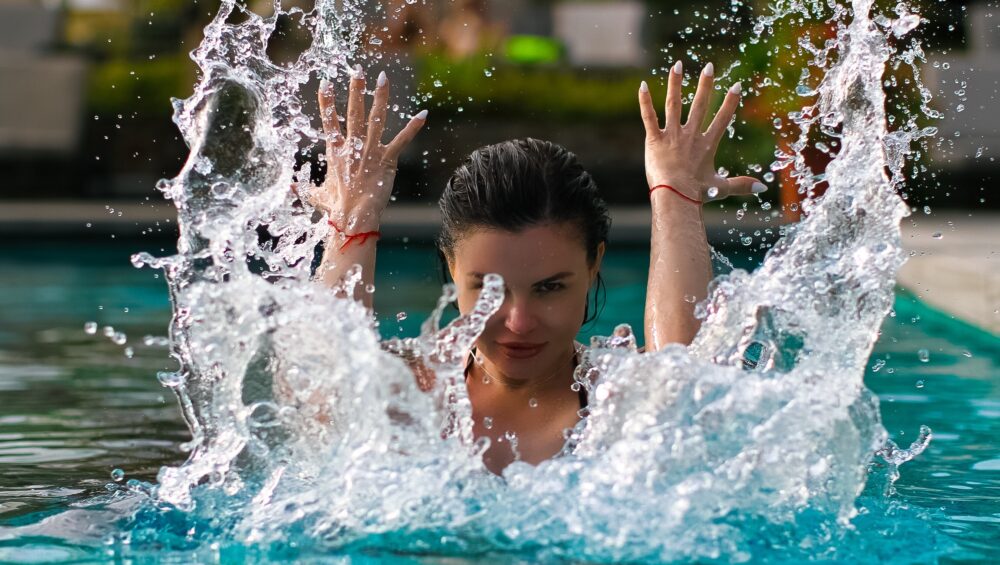 Come eliminare le alghe in piscina?