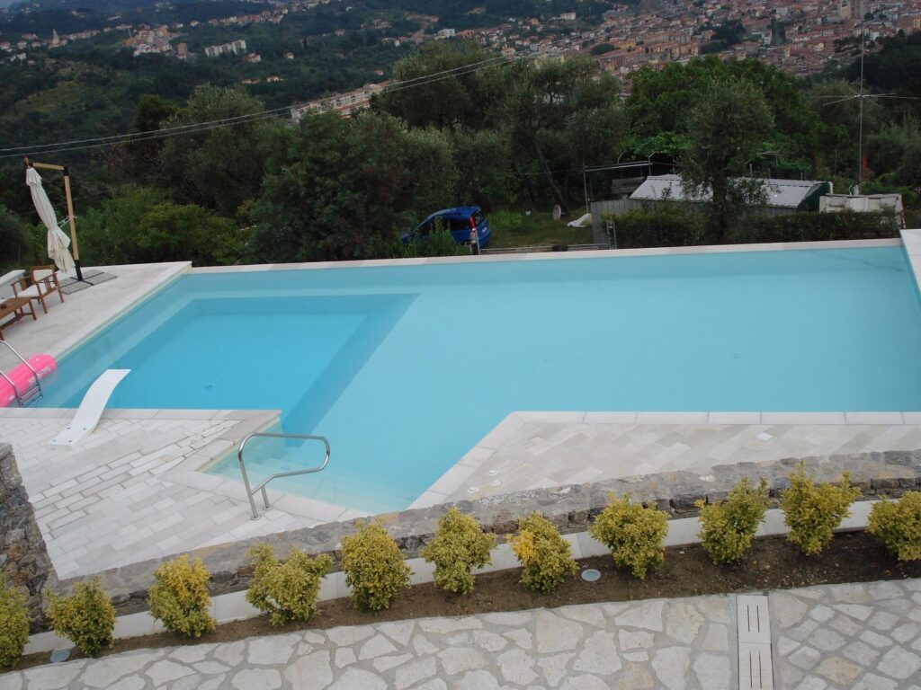 Piscina a sfioro Osnaghi